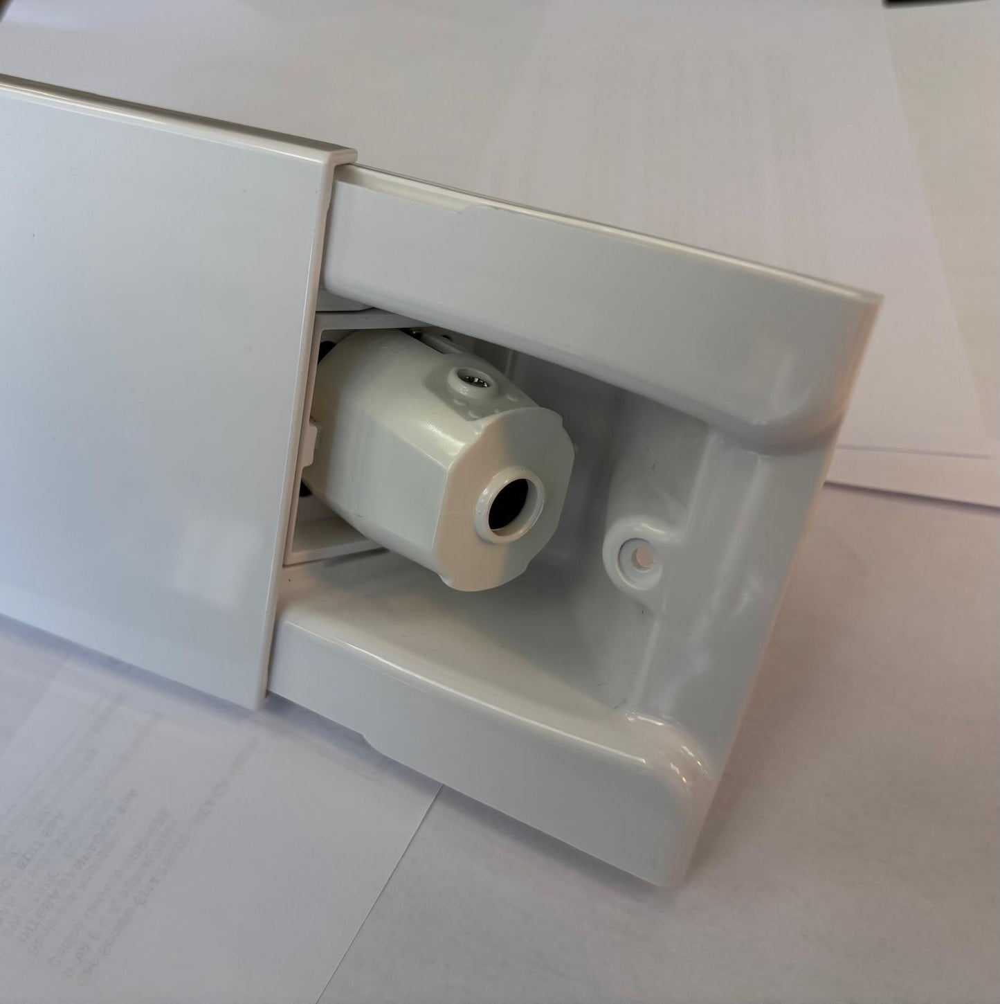 Presa a Scomparsa Hide 4Box 4B01015 – 1 Presa UNEL + 2 Prese 10/16A, per Scatola Incasso 3 Moduli, Bianco