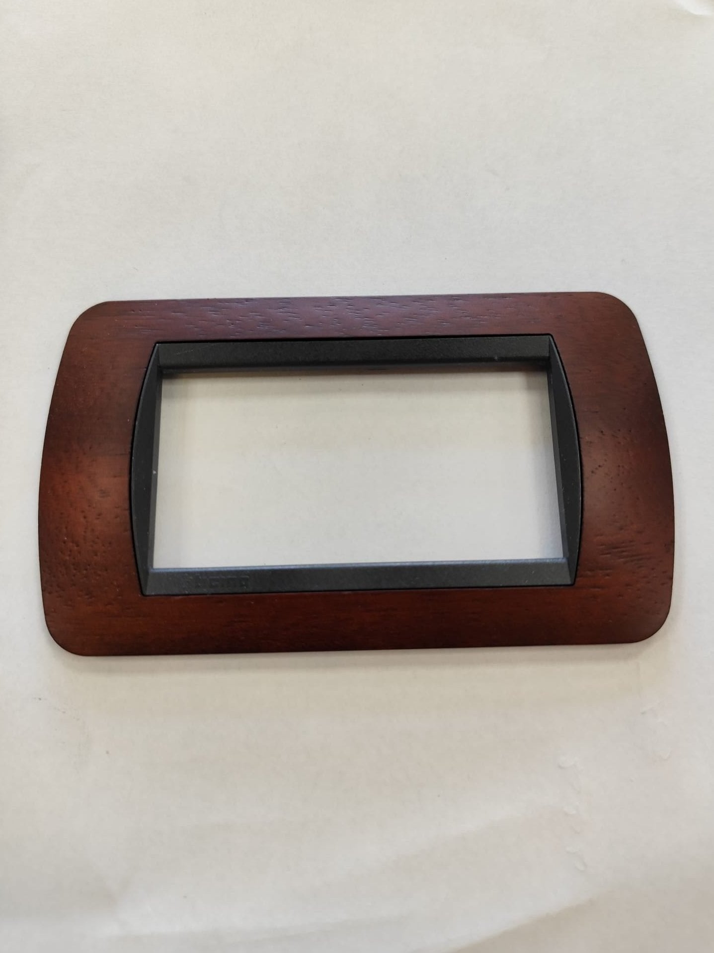 Placca Elettrica 4 Moduli BTicino L4804LMG Living – Legno Mogano