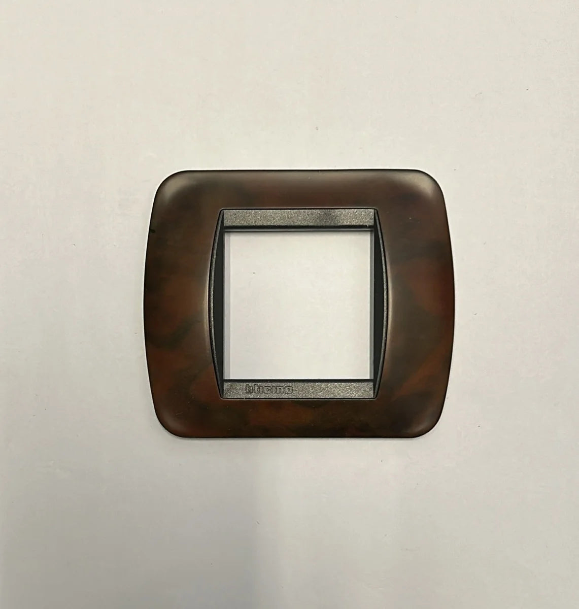 Placca Elettrica 2 Moduli BTicino L4802LRN Living International – Legno Radica di Noce