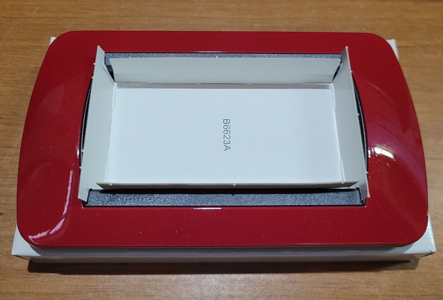 Placca Elettrica 4 Posti BTicino L4804RD Living International – Rosso Metallico